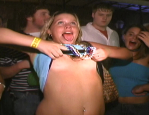 2021-11-04-Tits-Bared-In-New-Orleans