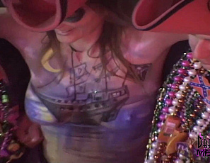 2022-09-20-Tits-For-Flashes-Mardi-Gras